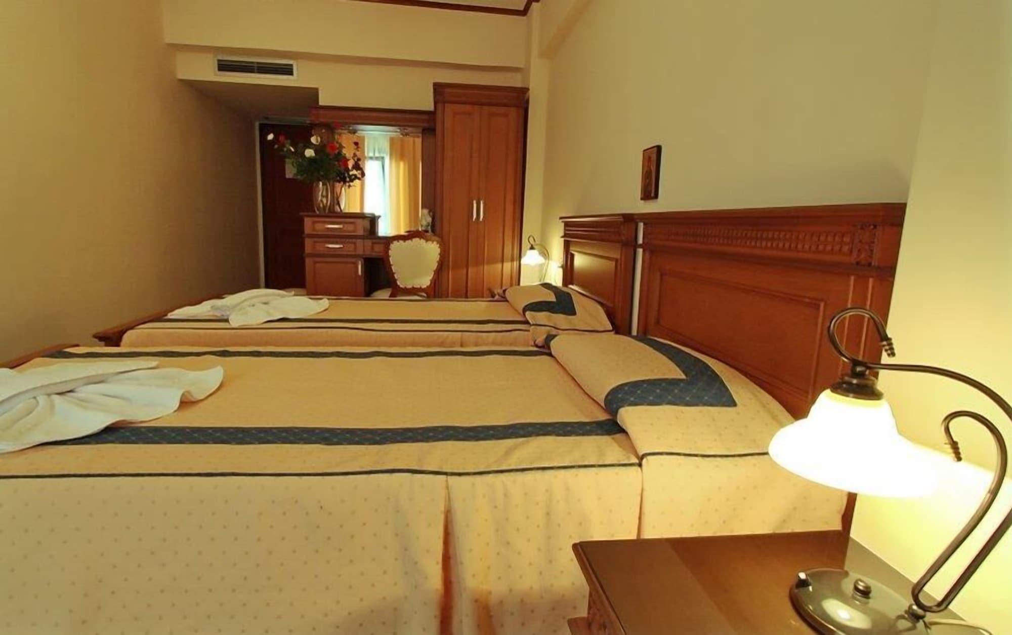 Famissi Hotel Kalambaka Extérieur photo