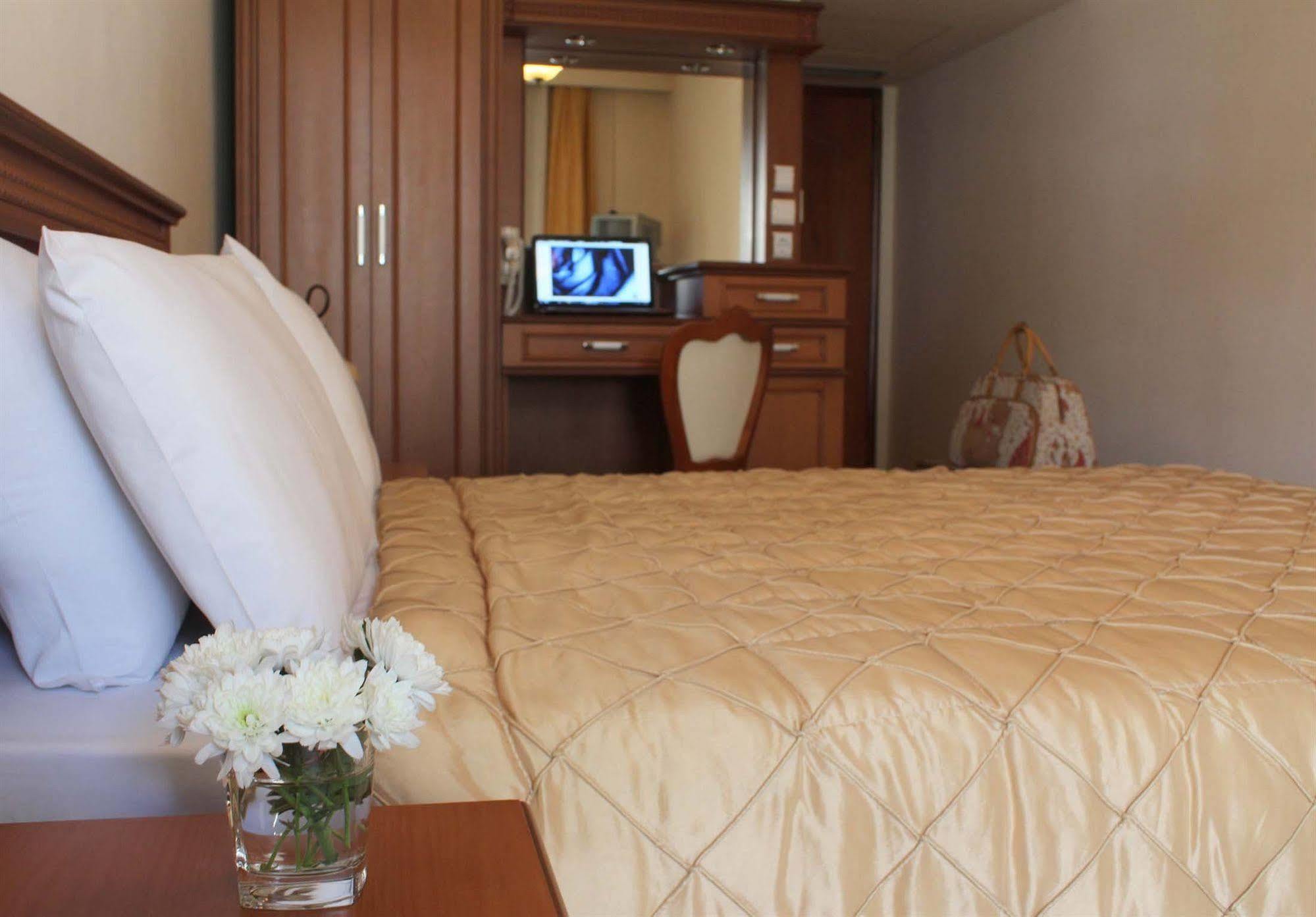 Famissi Hotel Kalambaka Extérieur photo